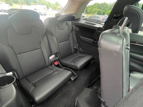 Used 2018 Volvo XC90 T6 Momentum w/ Momentum Plus Package AWD/4WD image 16