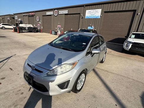 Used 2013 Ford Fiesta SE image 21