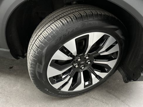 Used 2025 Ford Explorer Platinum w/ LUX Leather Package image 11