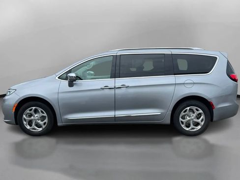Used 2021 Chrysler Pacifica Limited w/ Premium & Safety Sphere Group AWD/4WD image 15