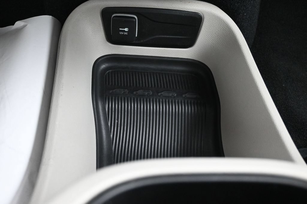 Used 2023 Chrysler Pacifica Touring-L FWD image 16