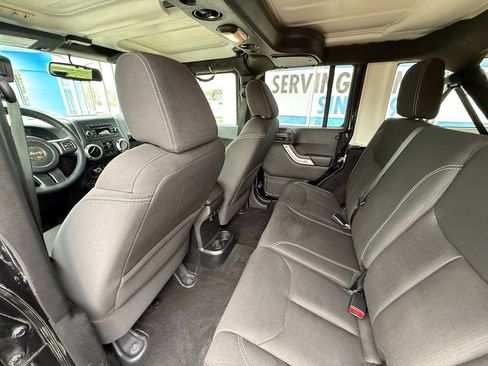 Used 2016 Jeep Wrangler Unlimited Sahara w/ Connectivity Group AWD/4WD image 26