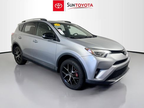 Used 2016 Toyota RAV4 SE image 1