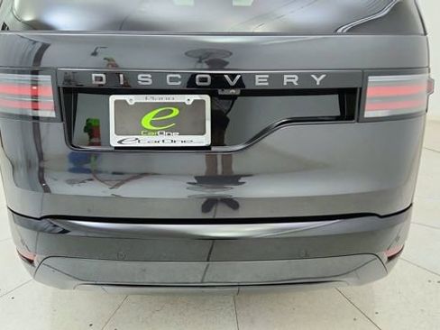 Used 2024 Land Rover Discovery Dynamic SE AWD/4WD image 11