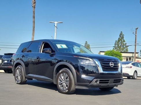 Used 2025 Nissan Pathfinder S FWD image 34