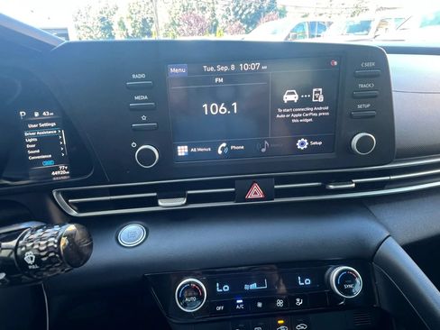Used 2022 Hyundai Elantra SEL FWD image 16