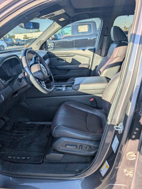 Used 2025 Honda Pilot Black Edition image 18