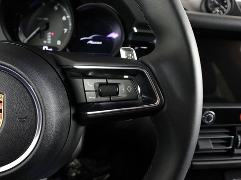 Certified 2025 Porsche Macan image 15