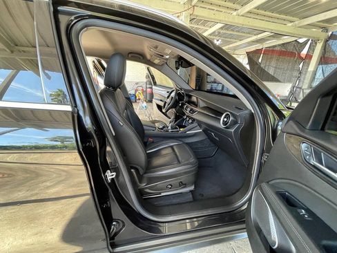 Used 2018 Alfa Romeo Stelvio AWD image 15
