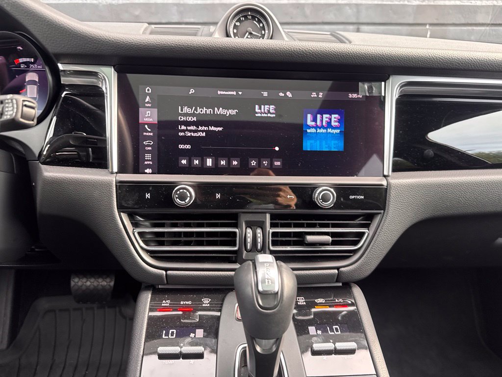 Certified 2026 Porsche Macan AWD/4WD image 24