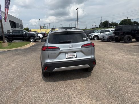 Used 2026 Toyota Corolla Cross XLE FWD image 14