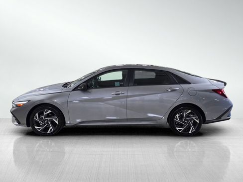Certified 2025 Hyundai Elantra Sport image 4