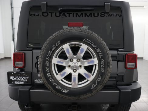 Used 2017 Jeep Wrangler Unlimited Sahara w/ Connectivity Group AWD/4WD image 22