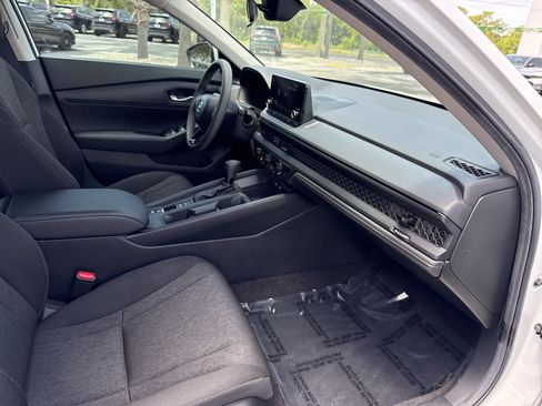 Certified 2025 Honda Accord LX image 18