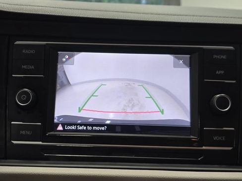 Certified 2023 Volkswagen Jetta SE w/ Panoramic Sunroof Package FWD image 19