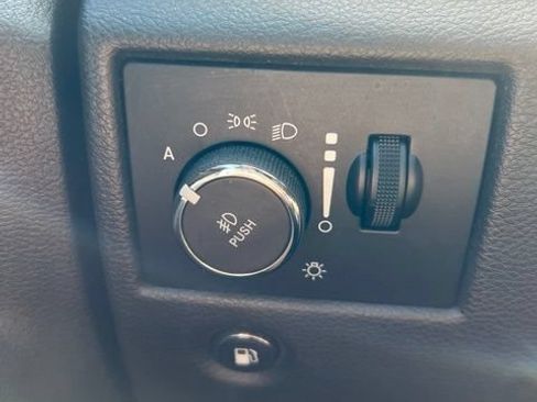 Used 2019 Jeep Grand Cherokee Laredo AWD/4WD image 21