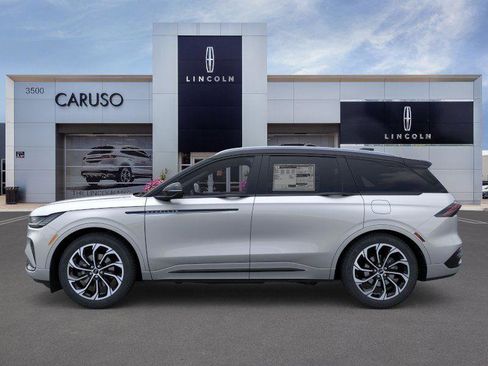 New 2026 Lincoln Nautilus Reserve image 3