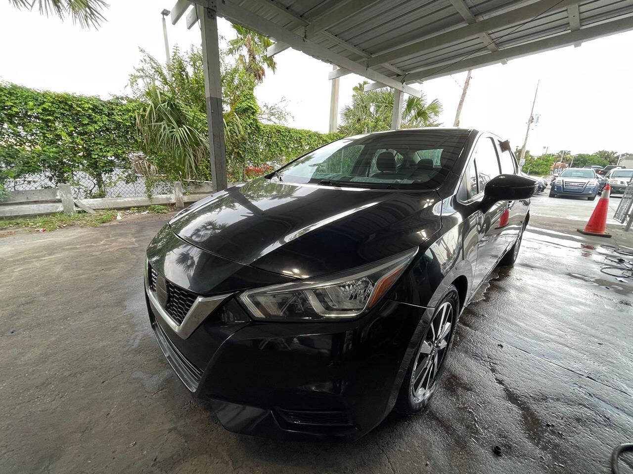 Used 2021 Nissan Versa SV FWD image 2