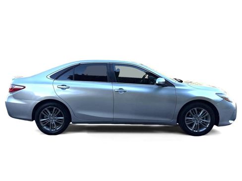 Used 2017 Toyota Camry SE image 6