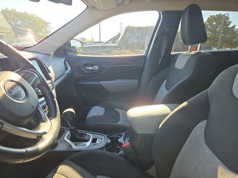 Used 2014 Jeep Cherokee Latitude w/ Comfort/Convenience Group AWD/4WD image 9