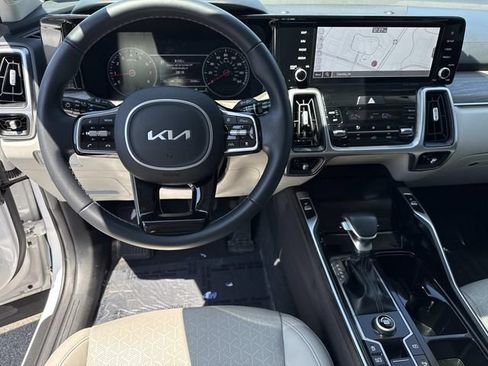 Used 2023 Kia Sorento EX w/ Panoramic Sunroof Package FWD image 18