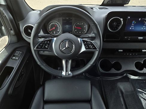 Used 2025 Mercedes-Benz Sprinter 2500 image 14