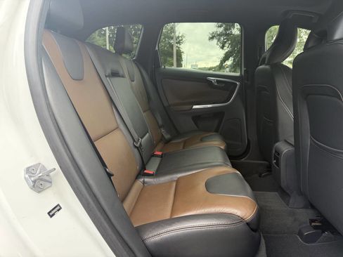 Used 2016 Volvo XC60 T5 Platinum image 16