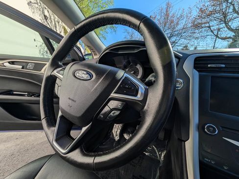 Used 2015 Ford Fusion SE w/ Equipment Group 502A image 15