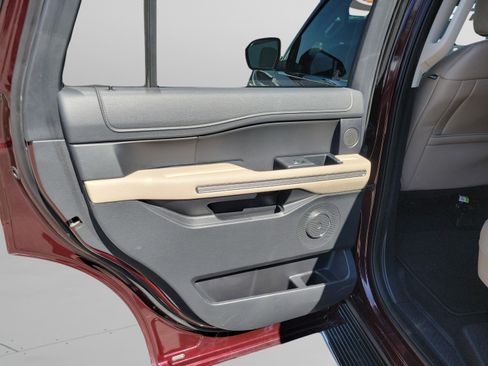 Used 2023 Ford Expedition Limited image 26