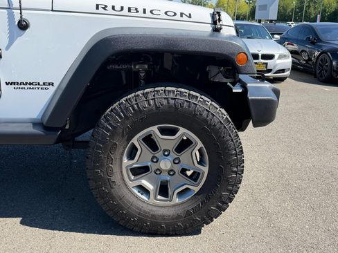 Used 2017 Jeep Wrangler Unlimited Rubicon w/ Connectivity Group AWD/4WD image 4
