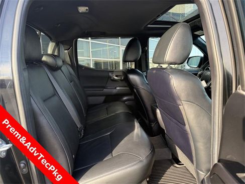 Used 2022 Toyota Tacoma TRD Sport image 12