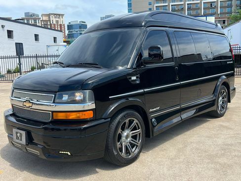 Used 2016 Chevrolet Express 2500 RWD image 13