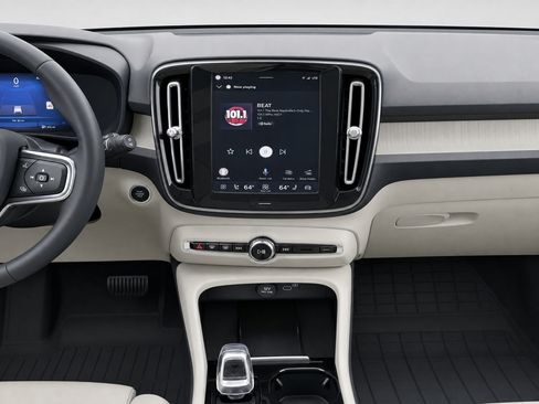 Certified 2023 Volvo XC40 B5 Ultimate w/ Protection Package Premier AWD/4WD image 16
