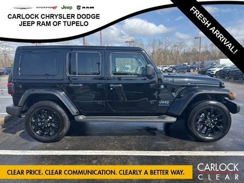 Used 2025 Jeep Wrangler Sahara image 5