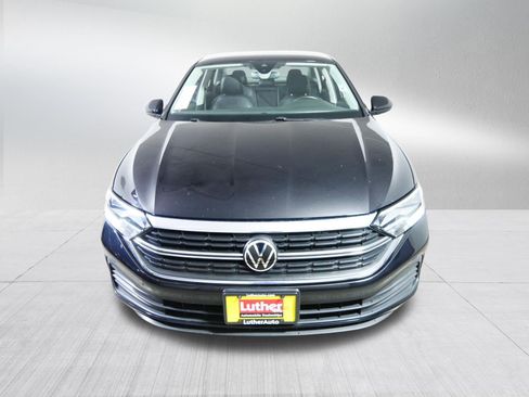 Used 2024 Volkswagen Jetta SE FWD image 2