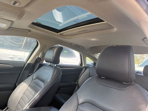 Used 2017 Ford Fusion SE w/ Fusion SE Technology Package FWD image 11