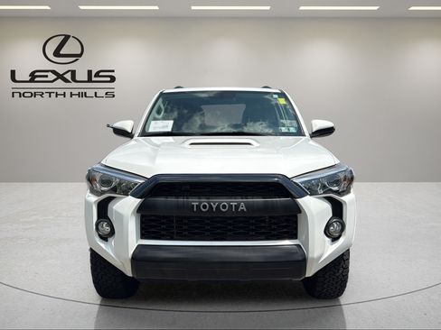 Used 2018 Toyota 4Runner TRD Off-Road AWD/4WD image 2