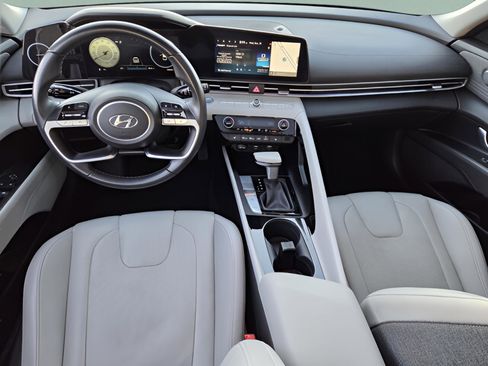 Used 2023 Hyundai Elantra Limited image 19