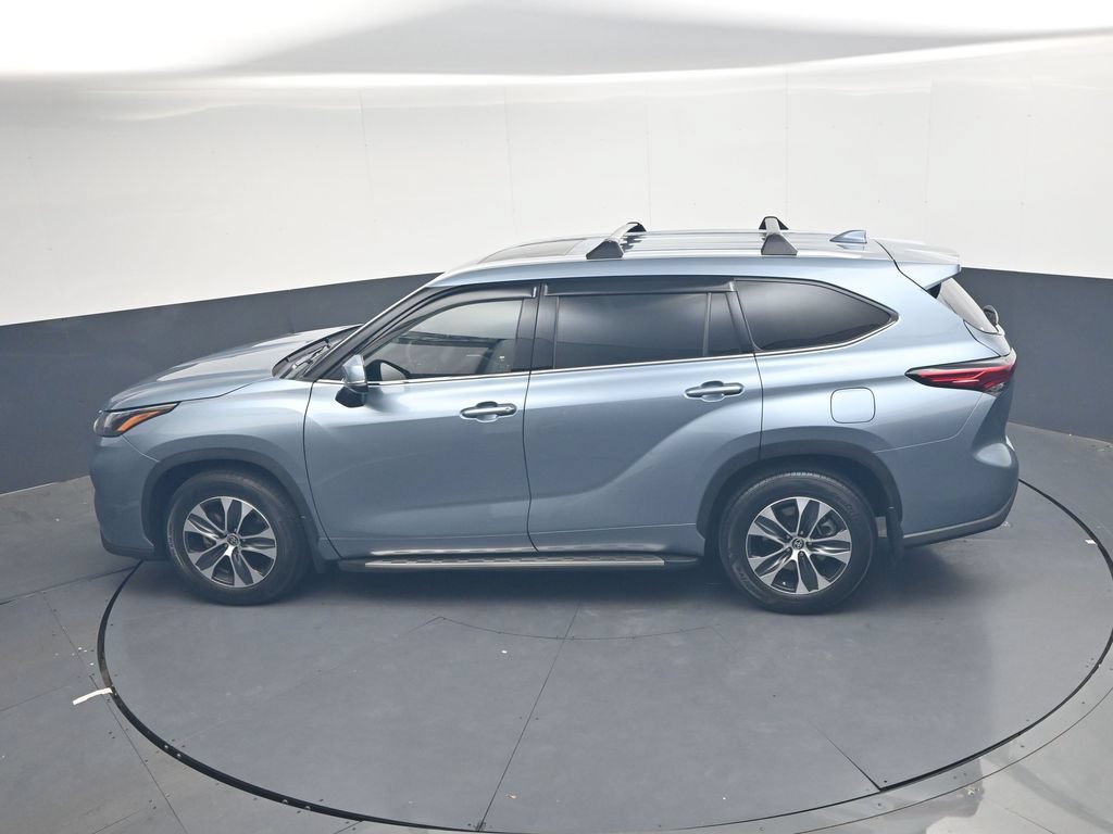 Used 2022 Toyota Highlander XLE FWD image 25