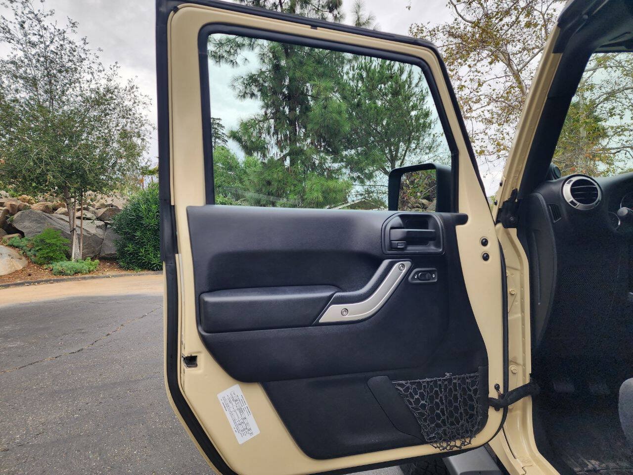 Used 2011 Jeep Wrangler Sahara w/ Dual Top Group AWD/4WD image 28