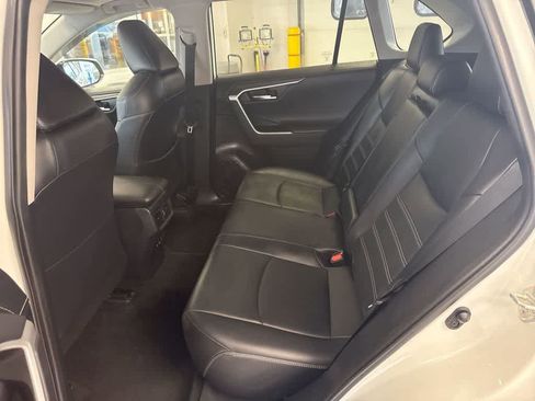 Used 2020 Toyota RAV4 Limited image 21