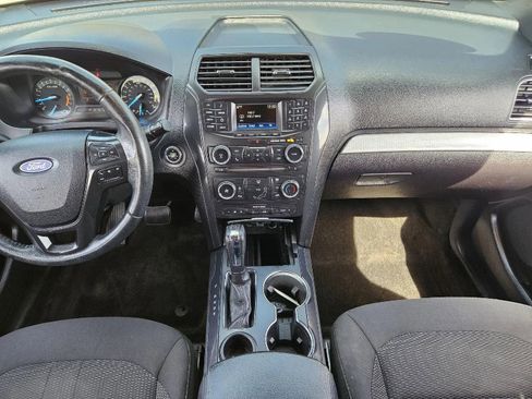 Used 2017 Ford Explorer XLT image 15