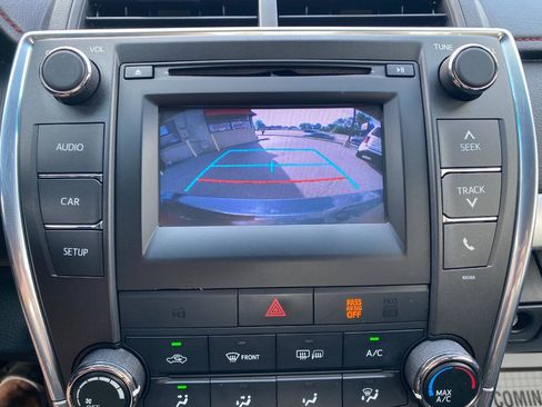 Used 2015 Toyota Camry SE FWD image 16