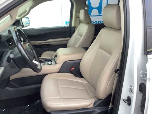 Used 2023 Ford Expedition Max XLT image 11
