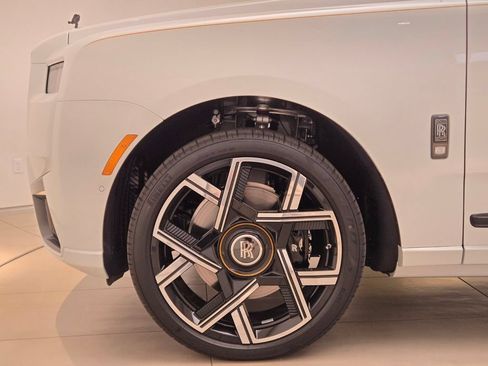 New 2027 Rolls-Royce Cullinan Black Badge AWD/4WD image 11