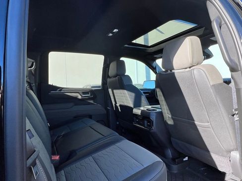 Used 2024 Chevrolet Silverado 1500 ZR2 w/ Technology Package image 9