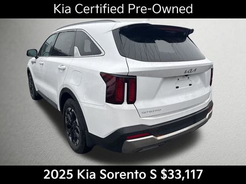 Used 2025 Kia Sorento S FWD image 6