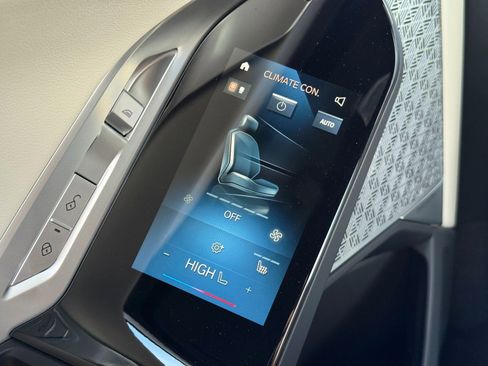 Used 2023 BMW i7 xDrive60 w/ Executive Package 2 image 39