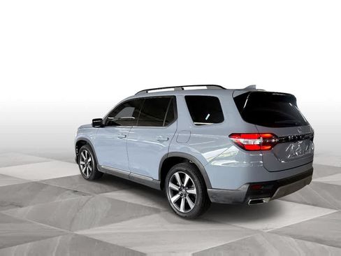 Used 2025 Honda Pilot Touring image 6