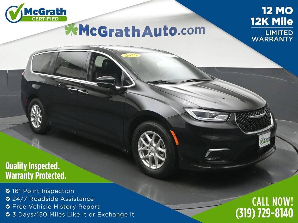 Used 2025 Chrysler Pacifica Select FWD image 1